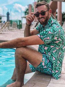What to Wear with a Hawaiian Shirt ?